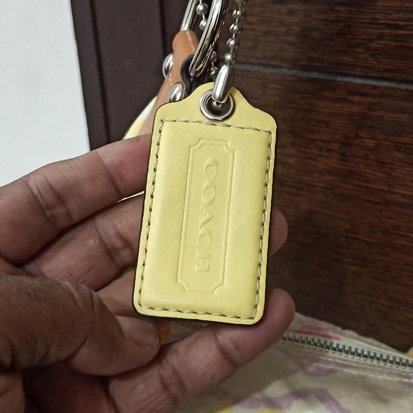 Coach - Picture 3 of 9